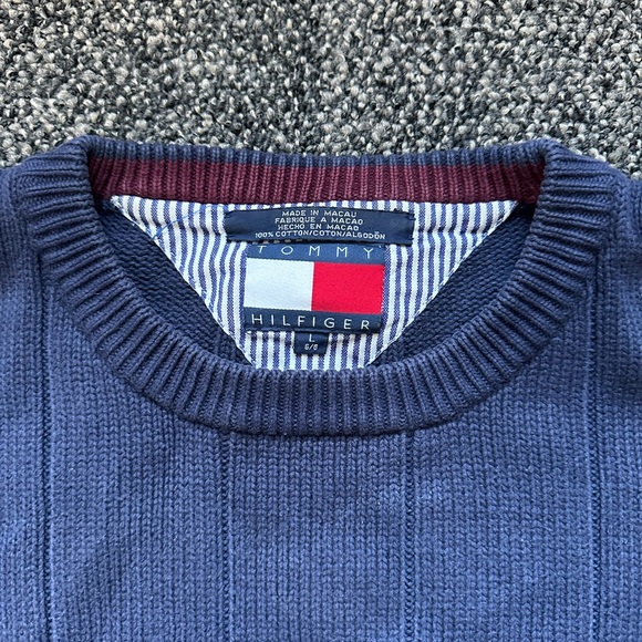 Tommy Hilfiger 2000’s sweater - Picture 3 of 3
